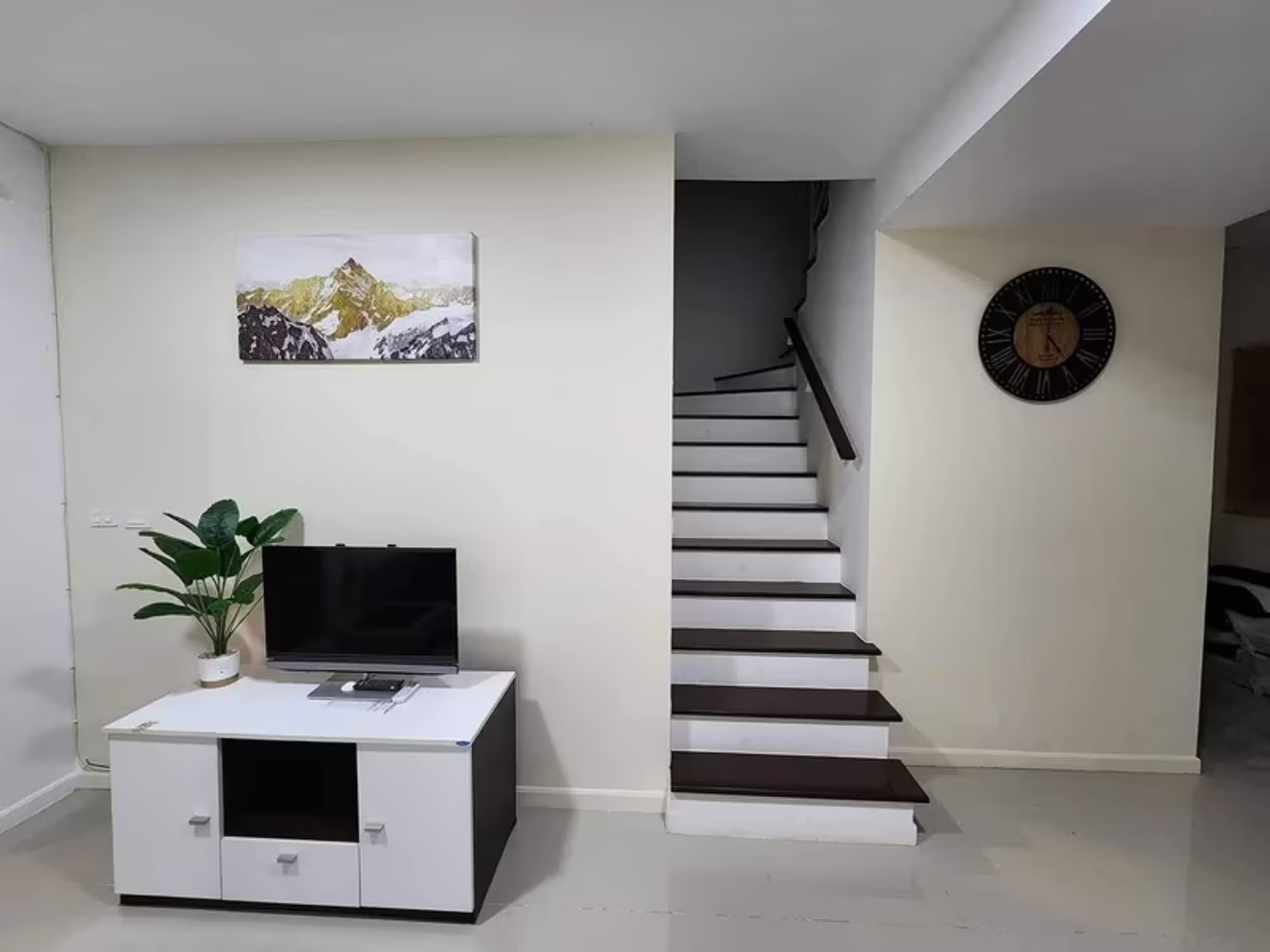 3 Bedroom House - Image 5