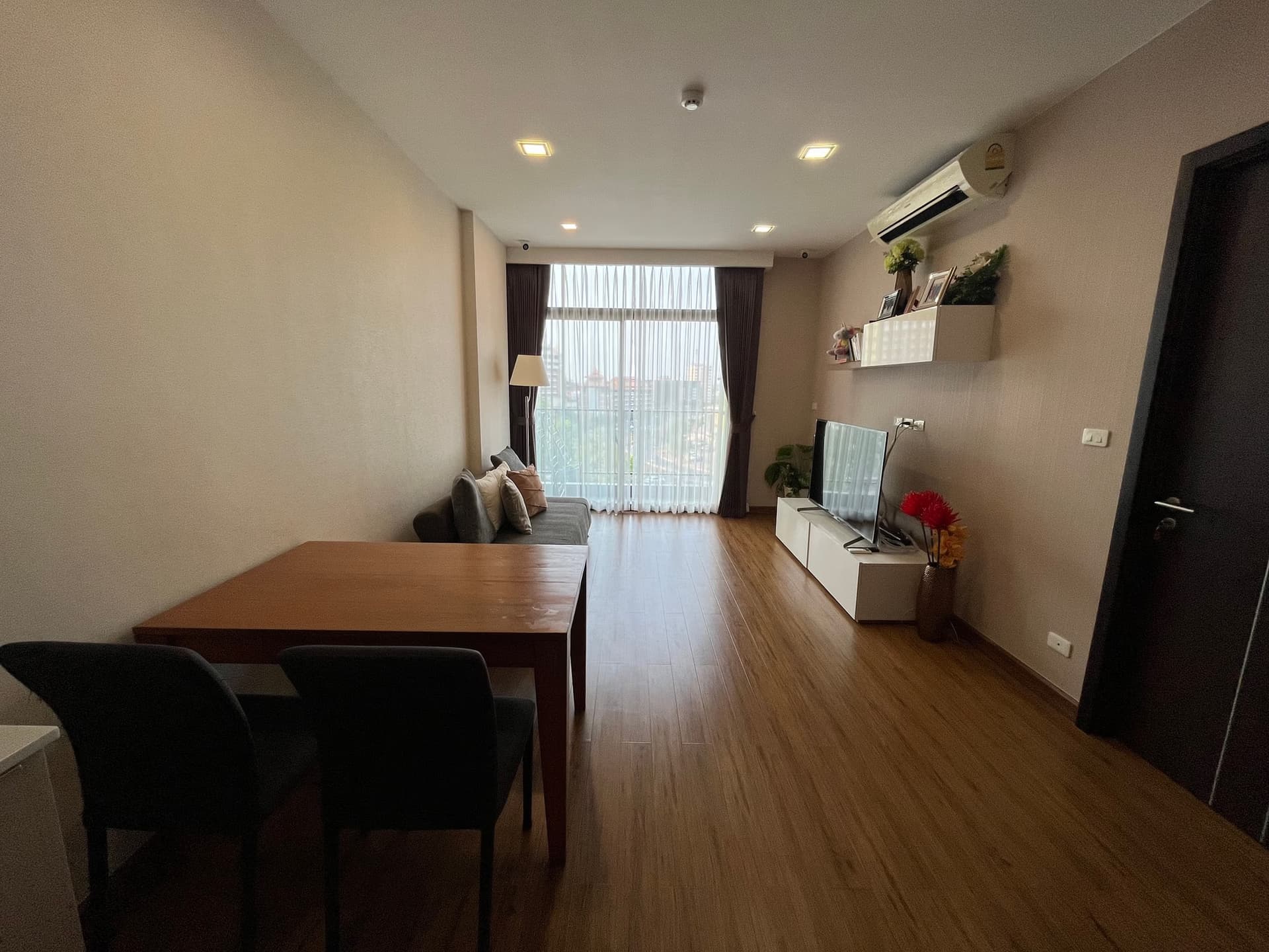 Condo for Rent, Sale at Stylish Condo - Image 26