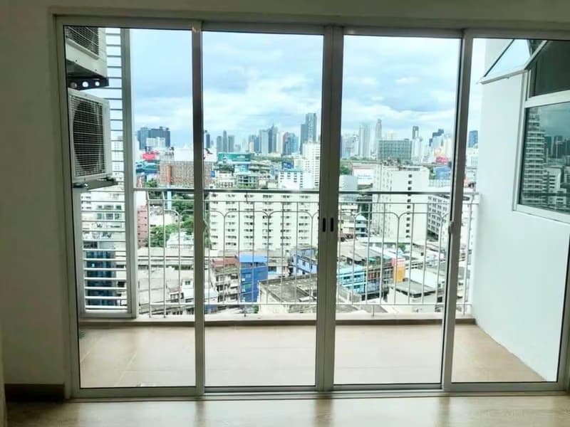 1 Bed Condo for Sale in Ratchathewi