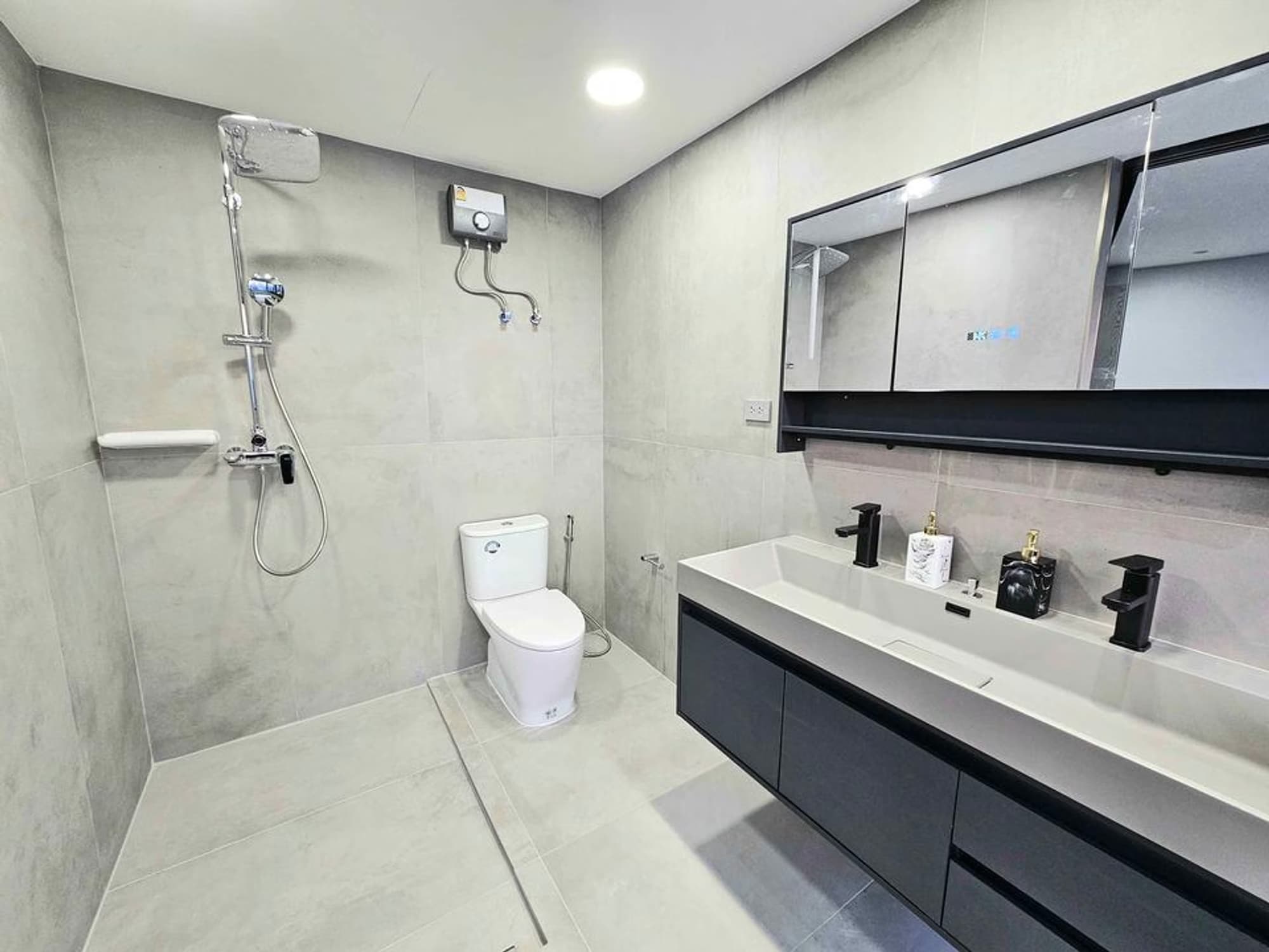 3 Bed Condo for Sale in Khlong Toei - Image 9