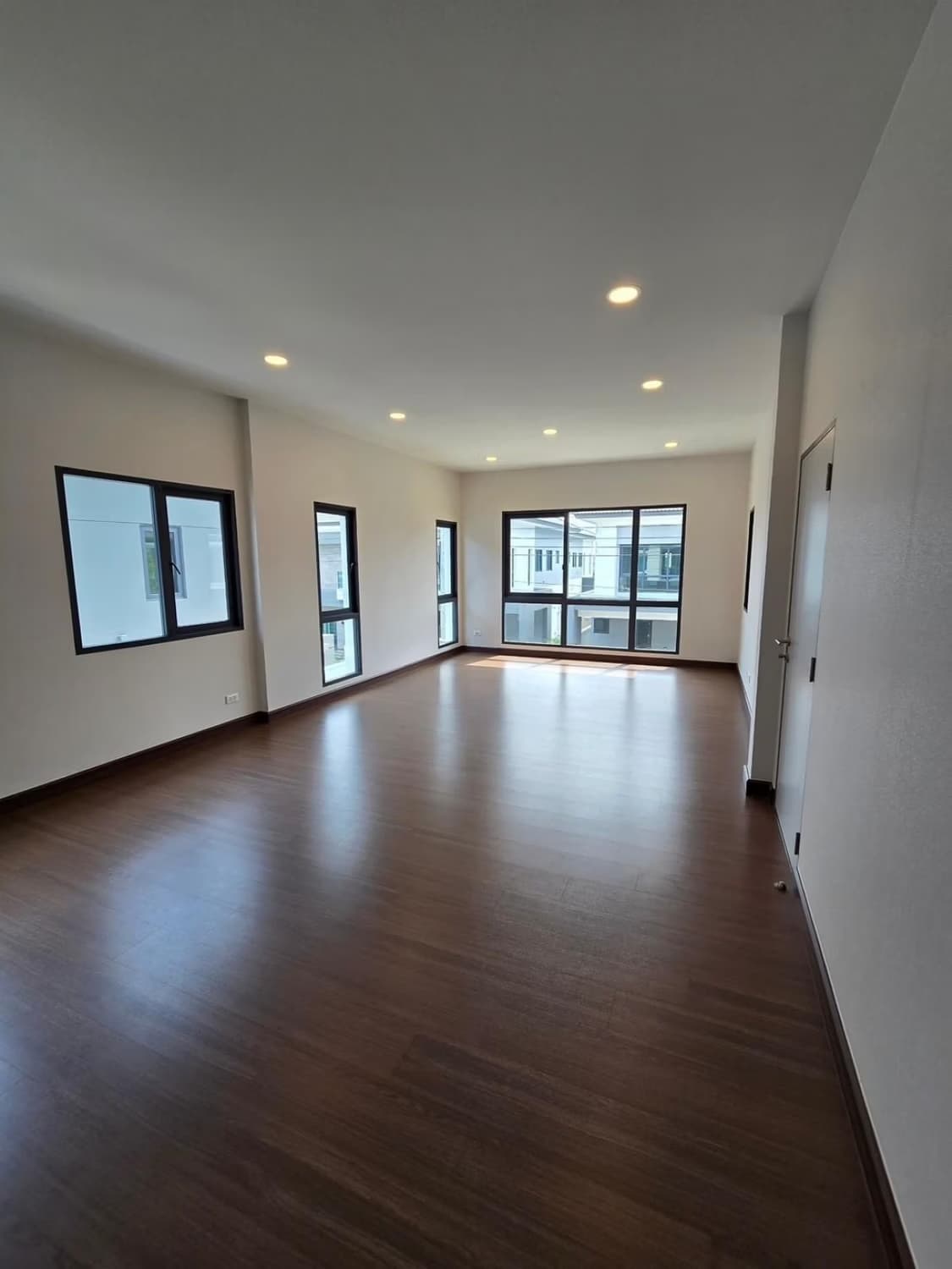 5 ห้องนอน บ้าน สำหรับ จำหน่าย ใน Bang Phli - Image 10