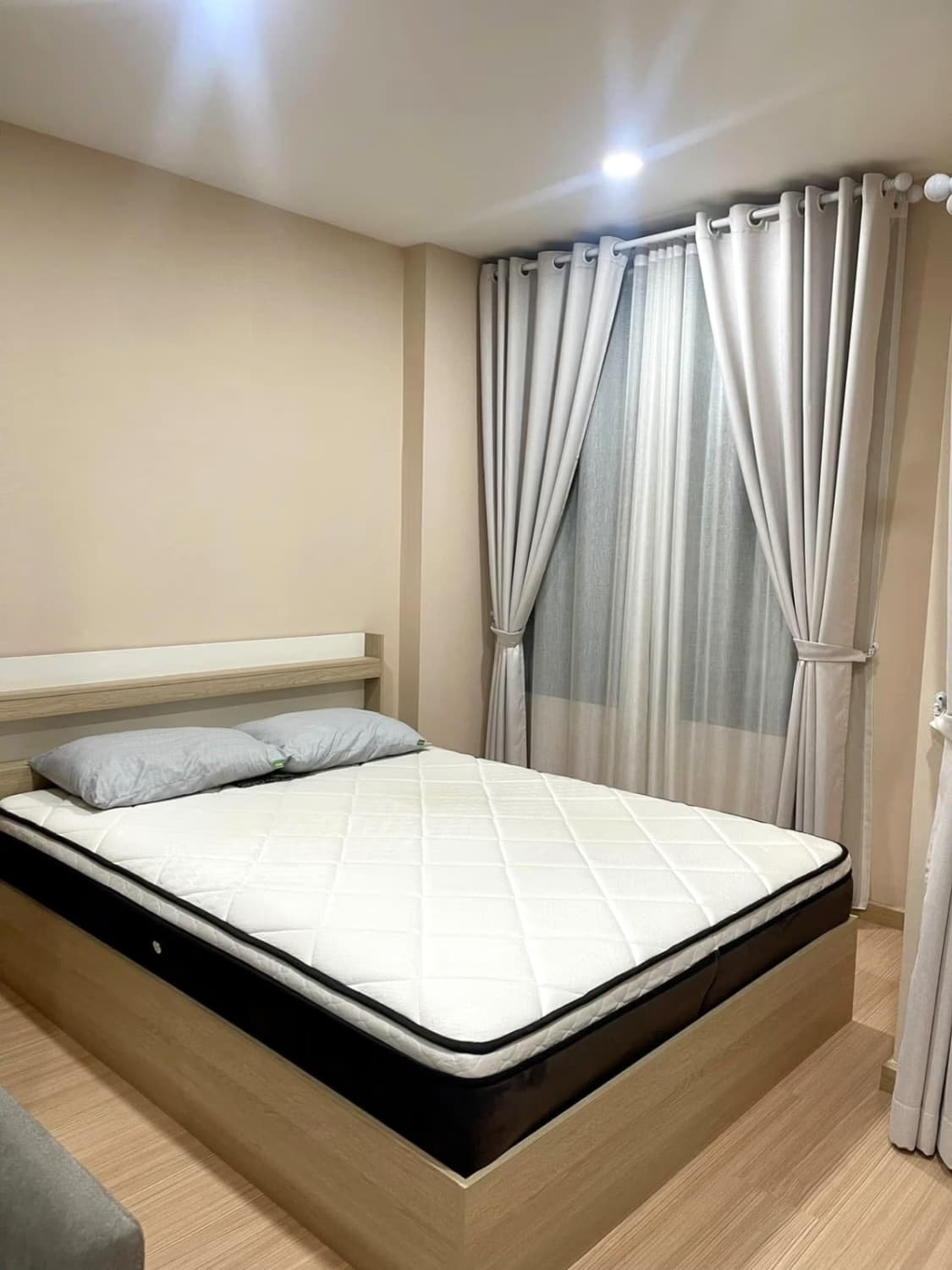 Condo for Rent at The Fore Condo - Image 3