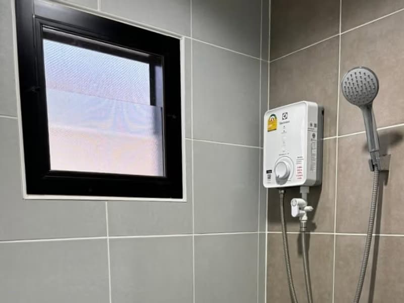 4 Bed House for Rent in Saraphi