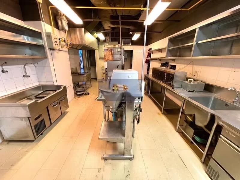 Commercial/Shophouse for Rent in Watthana