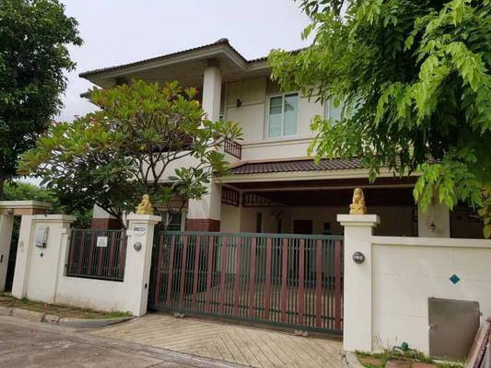 3 ห้องนอน บ้าน สำหรับ จำหน่าย ใน Bang Na - Image 1