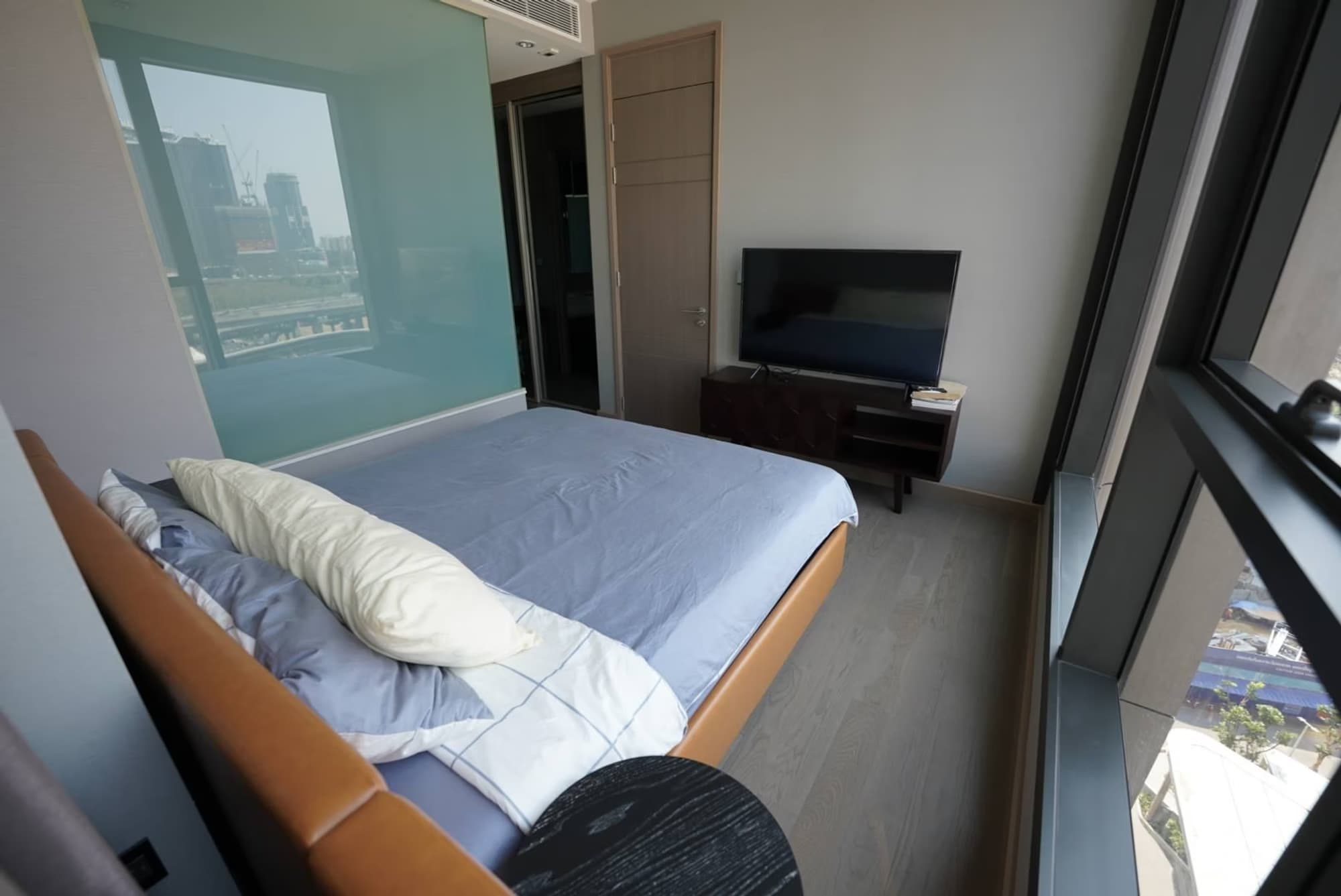 1 Bed Condo for Rent in Huai Khwang - Image 4