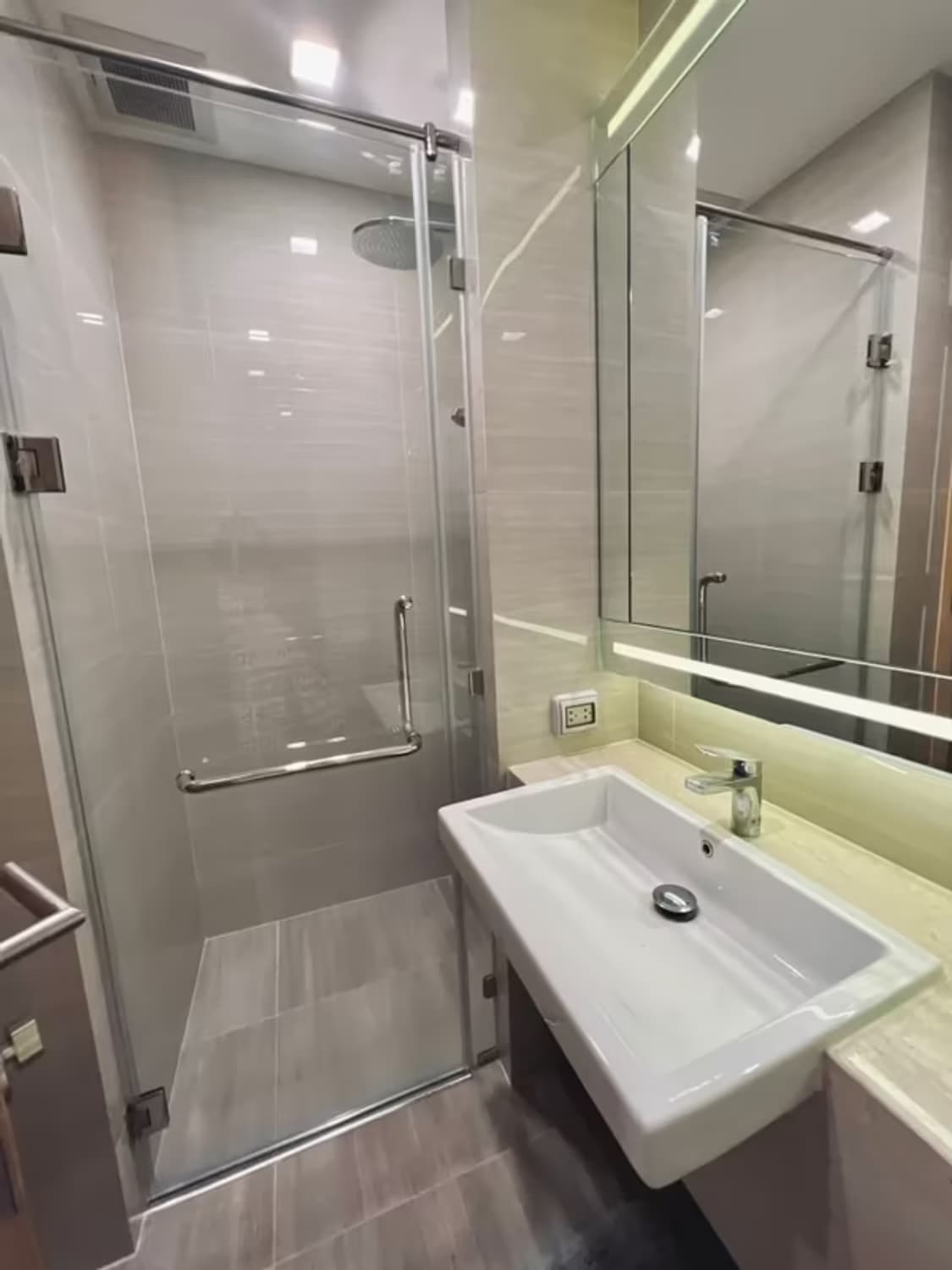  Condo for Rent at Noble BE 33 - Image 7