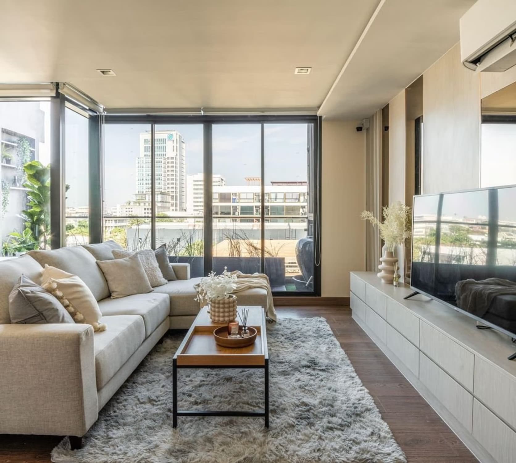 3 Bedroom Condo for Rent at The Unique Sukhumvit 62/1   - Image 1