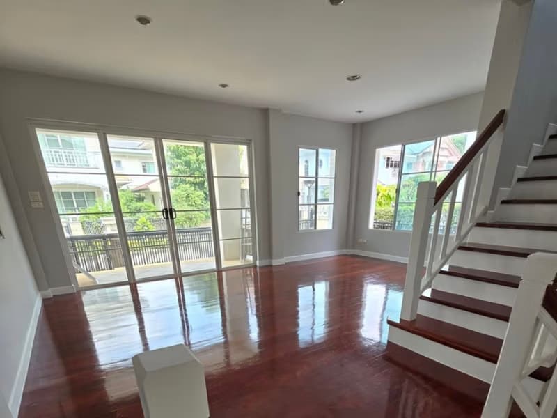 4 Bed House for Rent and Sale in Bang Phli