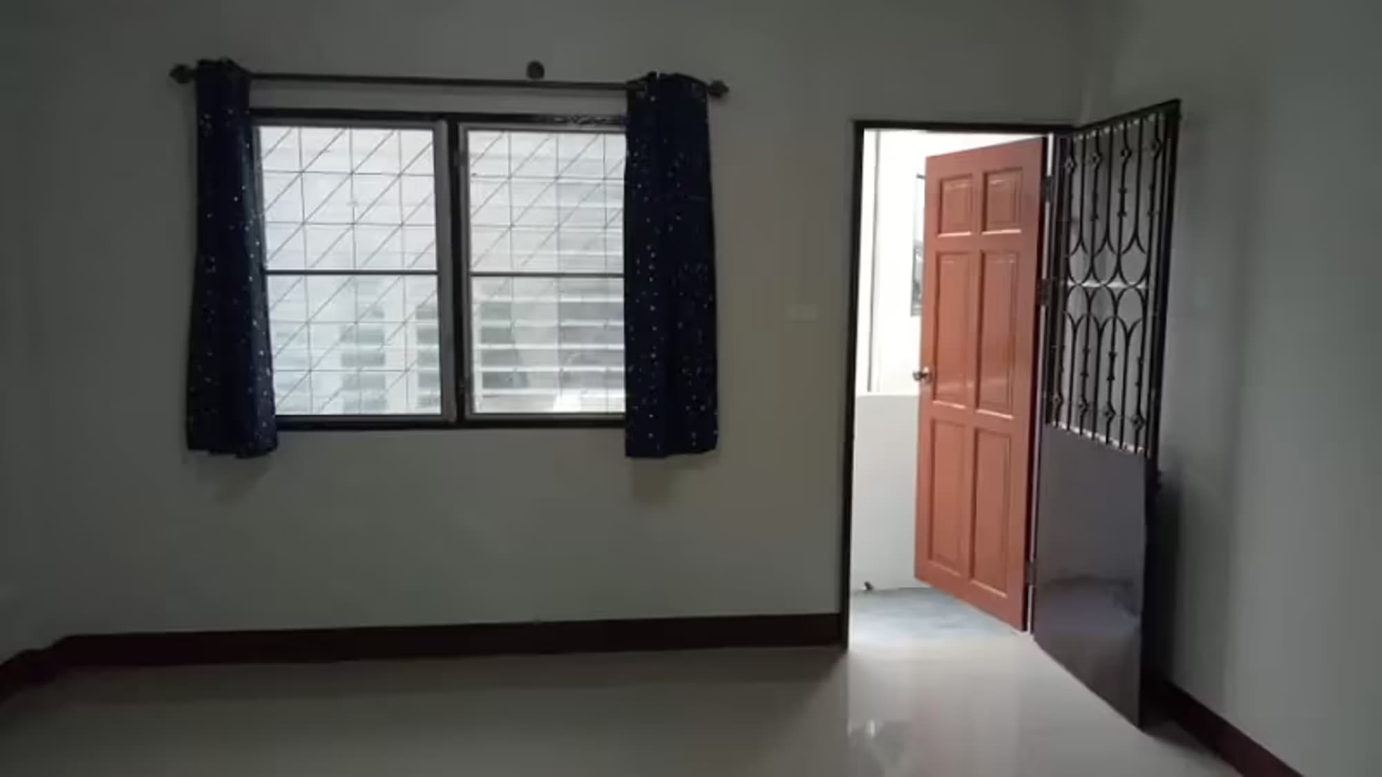 2 Bedroom House - Image 2
