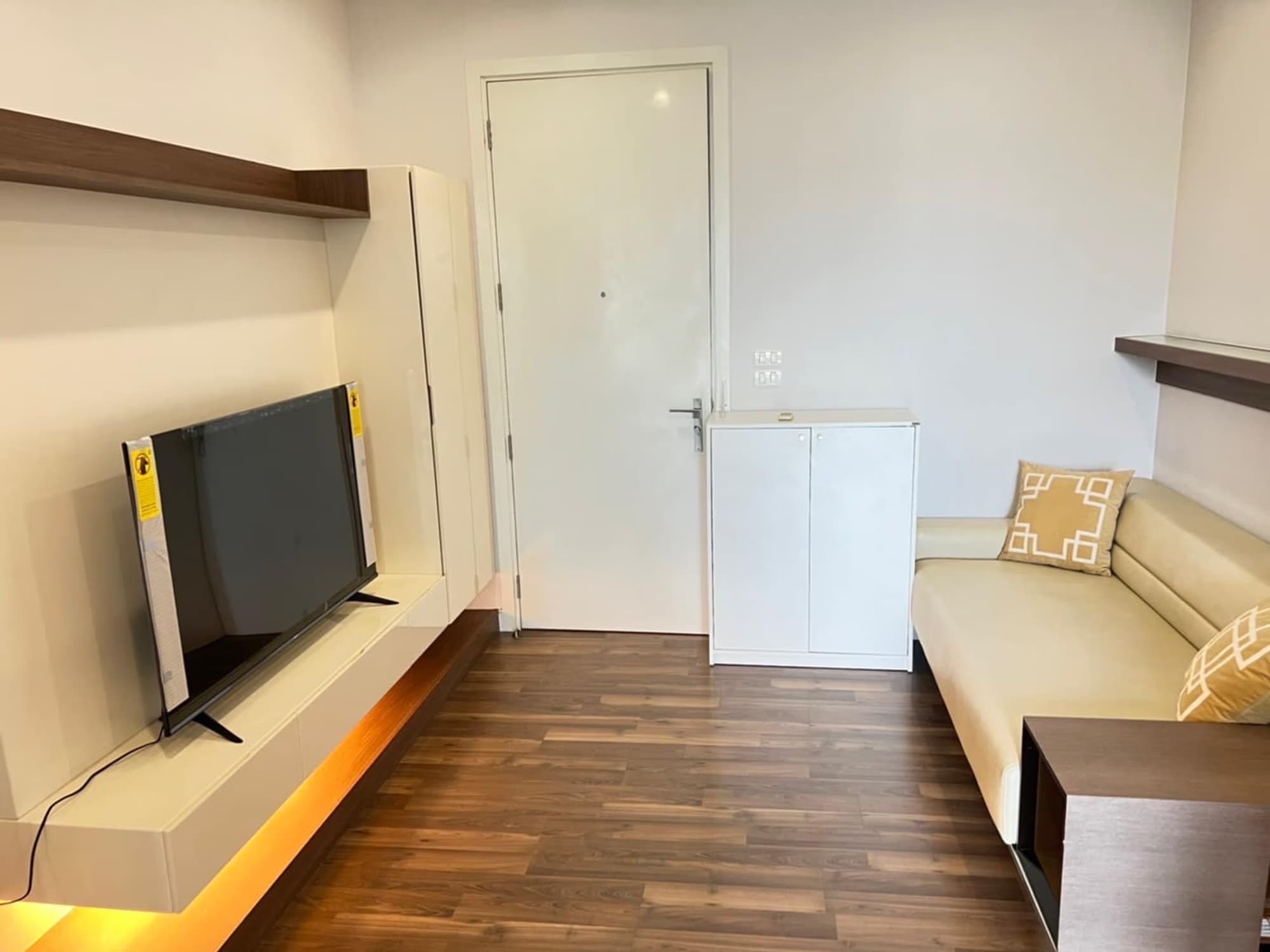 Condo for Rent at The Room Sukhumvit 62 - Image 1