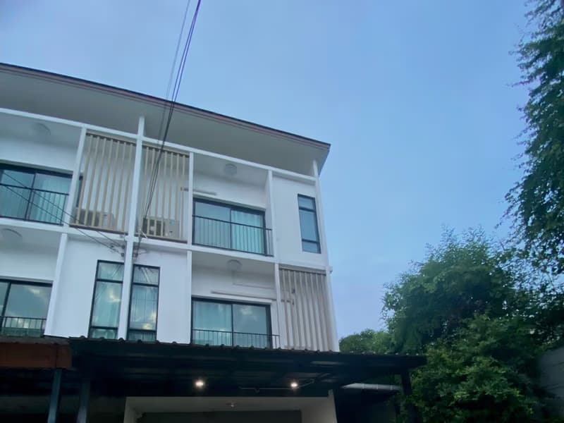 3 Bed Townhouse for Sale in Bang Kapi