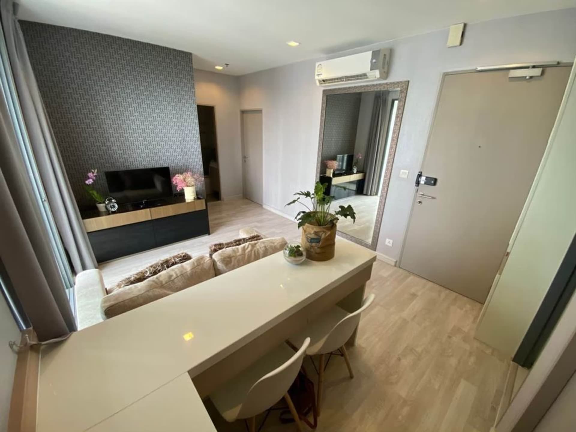 2 Bed Condo for Rent in Phra Khanong - Image 8
