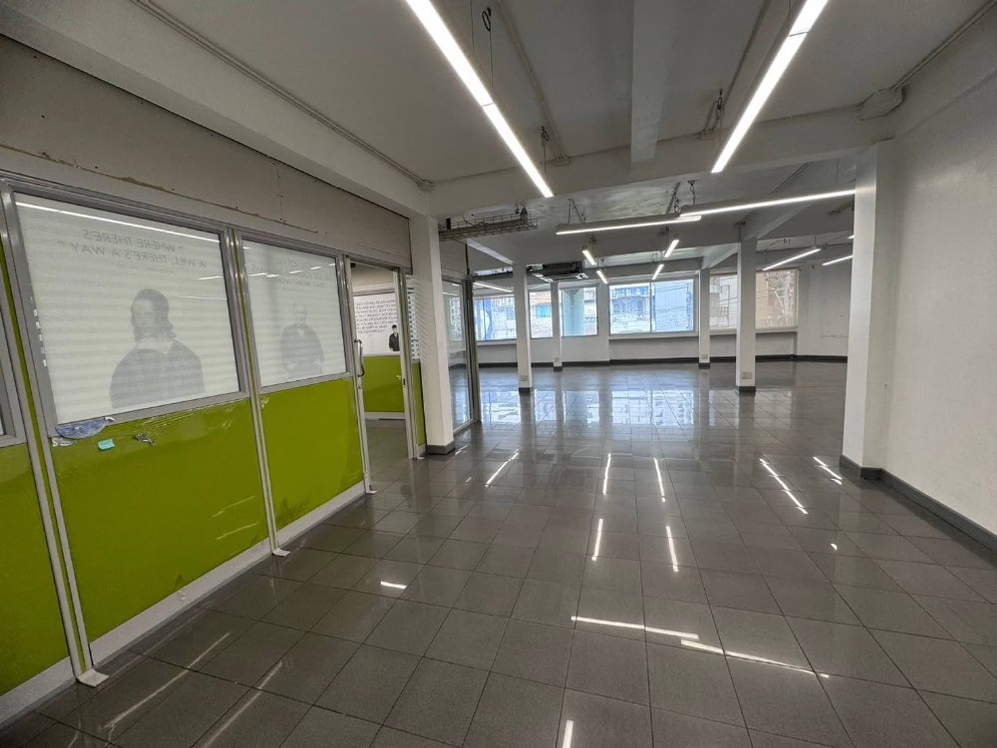 Studio Commercial for Rent in Khlong Toei - Image 3
