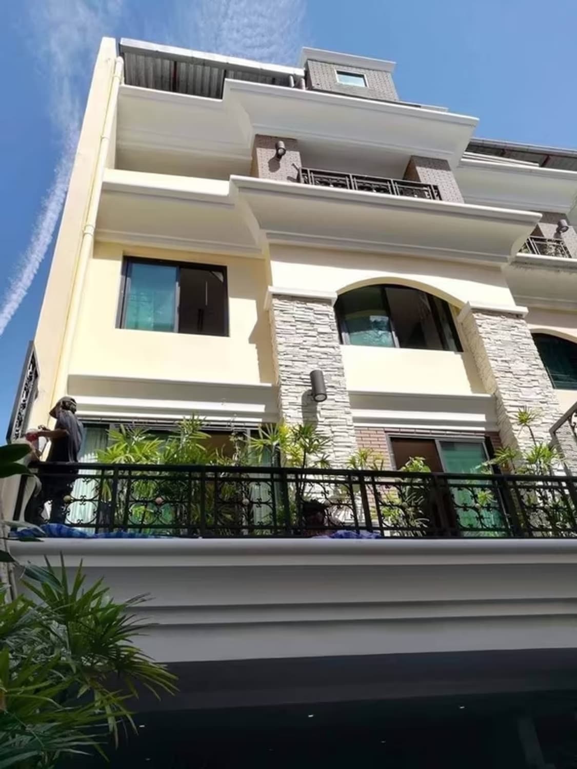 4 Bedroom House - Image 8
