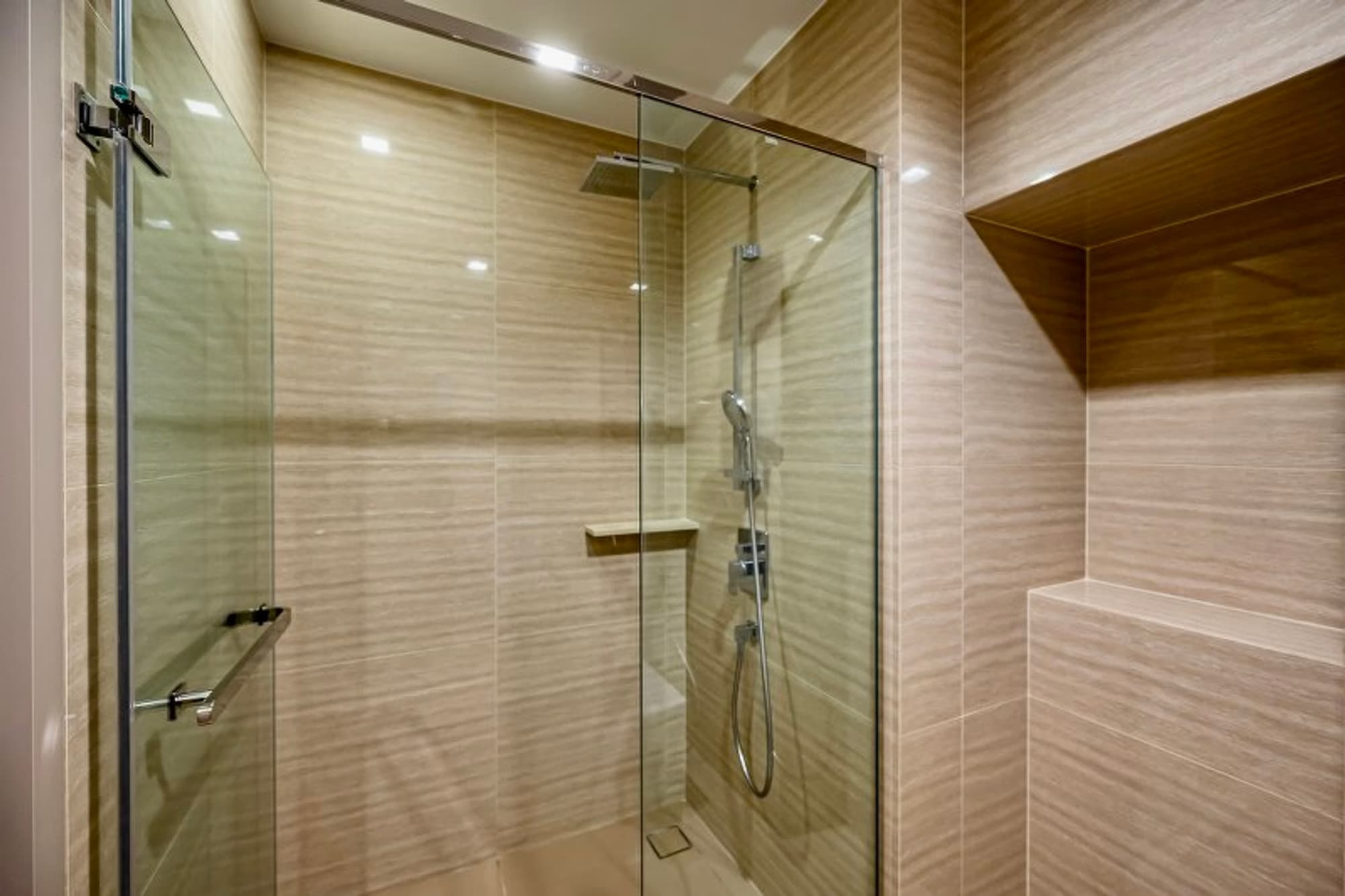 1 Bed Condo for Rent in Din Daeng - Image 8