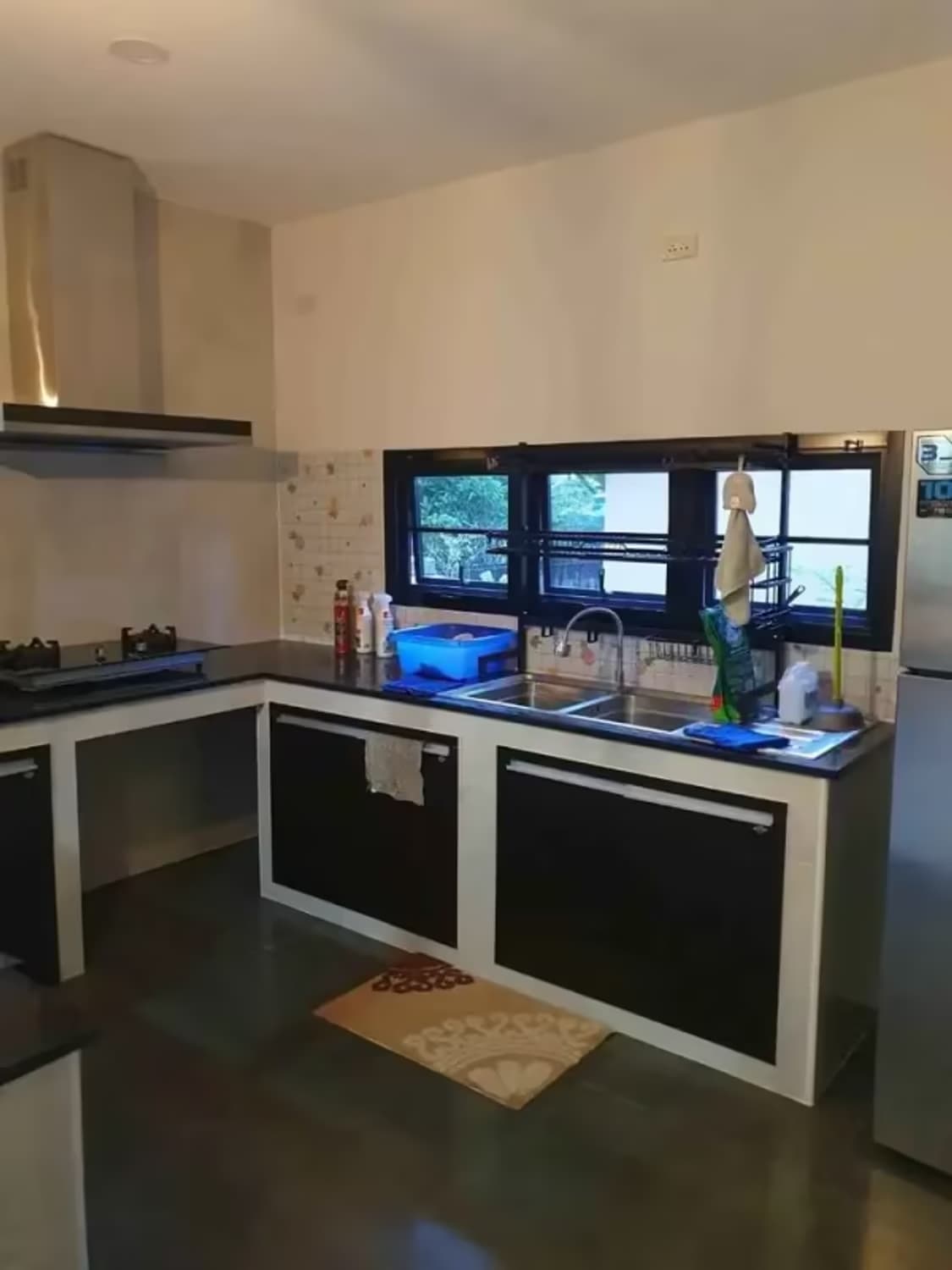 4 Bedroom House - Image 4