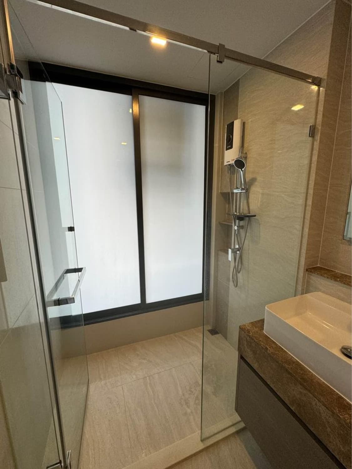 1 ห้องนอน Condo สำหรับ ขาย ใน คลองเตย - Image 5