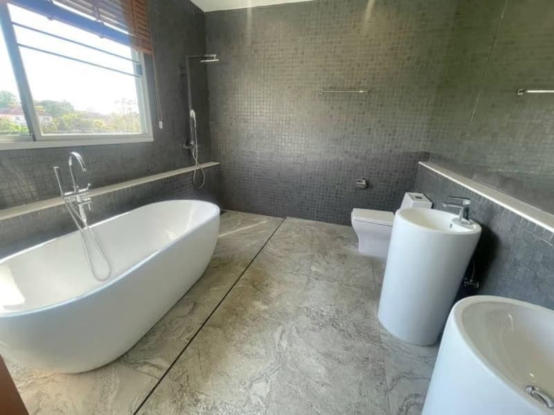 4 Bed House for Rent and Sale in Hang Dong District