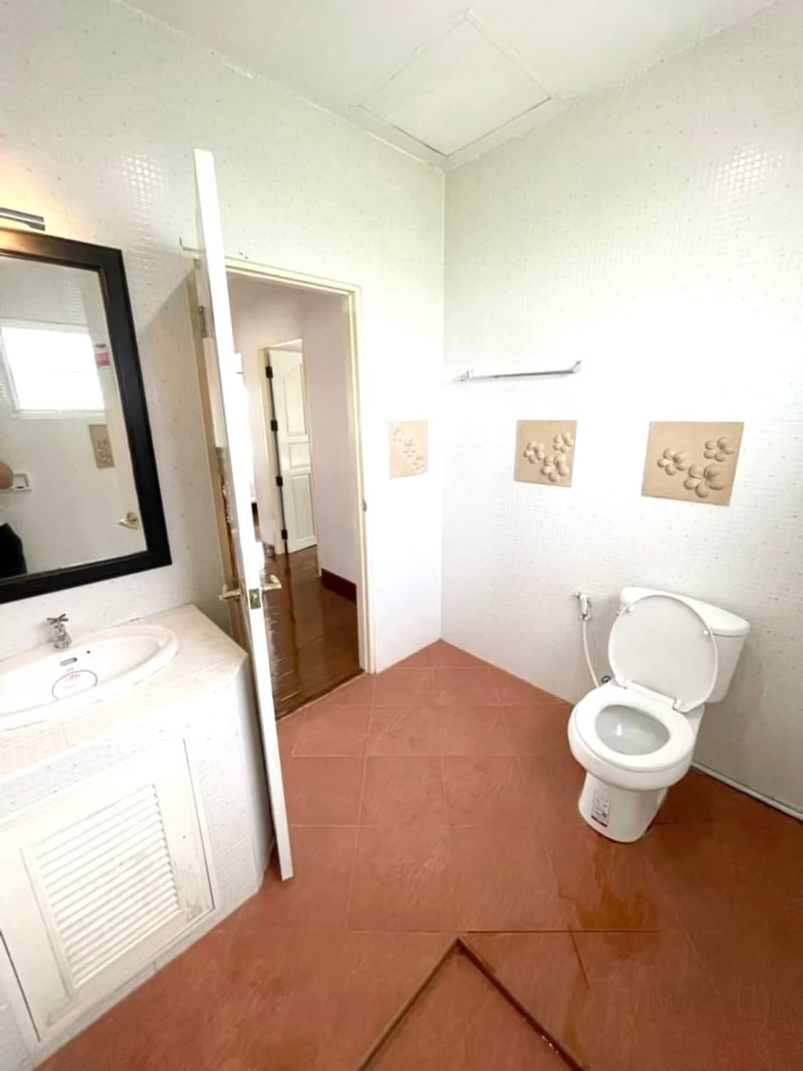 4 Bed House for Rent in San Kamphaeng District - Image 9