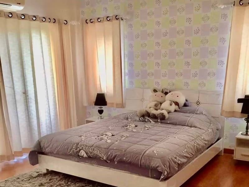6 Bedroom House