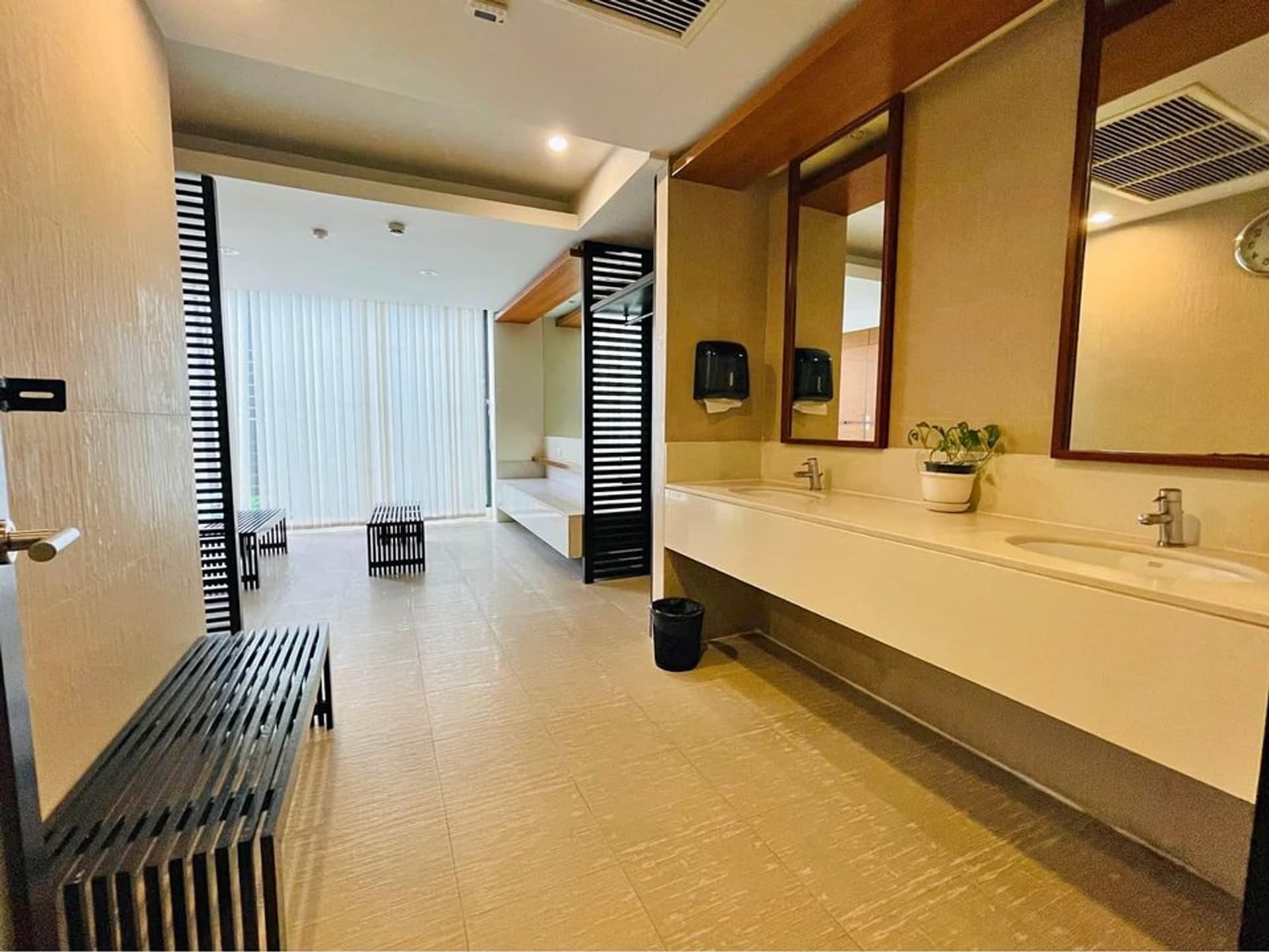 2 Bed Condo for Rent  Near Thailand Cultural Centre MRT - Image 13