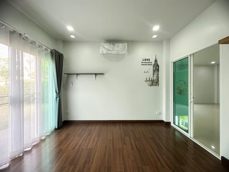 4 Bed House for Rent and Sale in San Kamphaeng