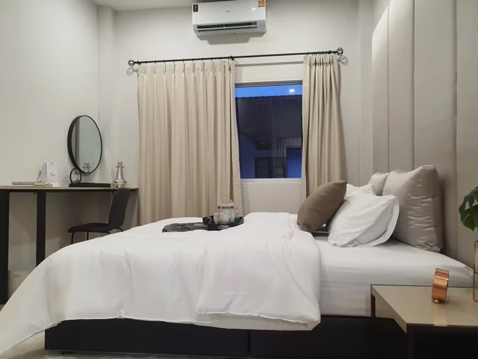 4 Bedroom House - Image 11