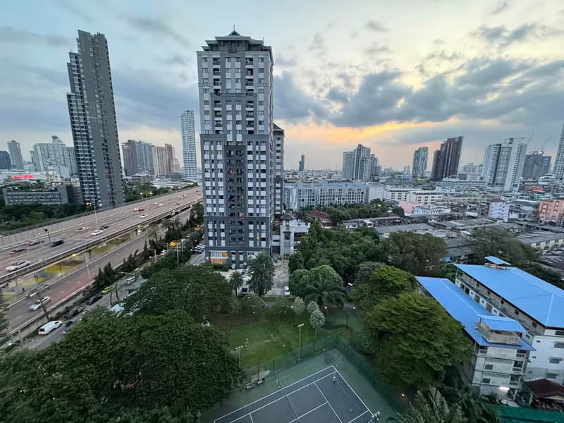 Condo for Rent at THE BASE Park East - Sukhumvit 77