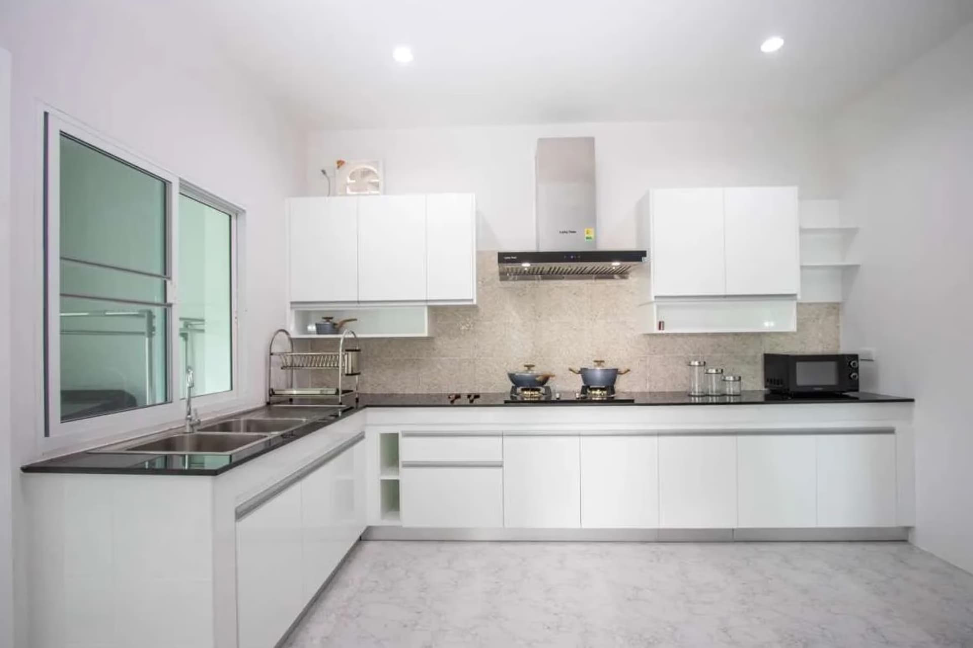 4 Bed House for Rent in San Kamphaeng - Image 3