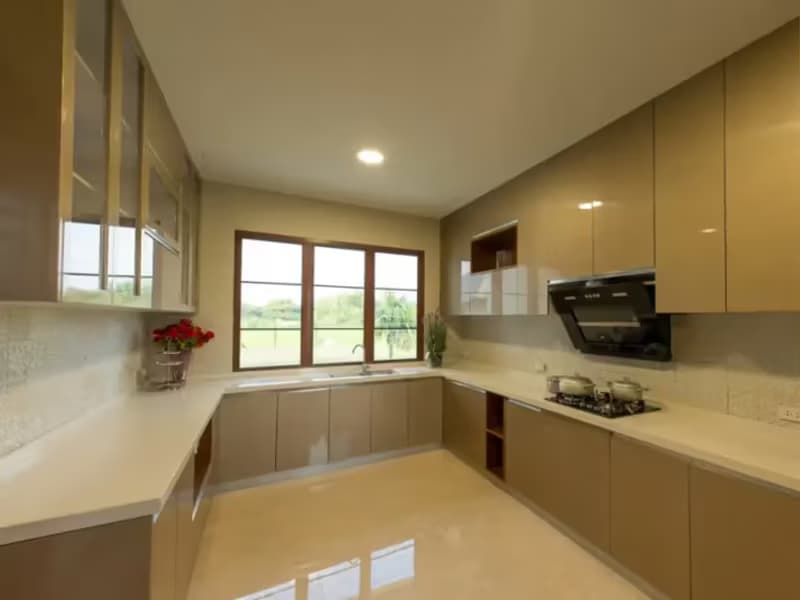 7 Bedroom House