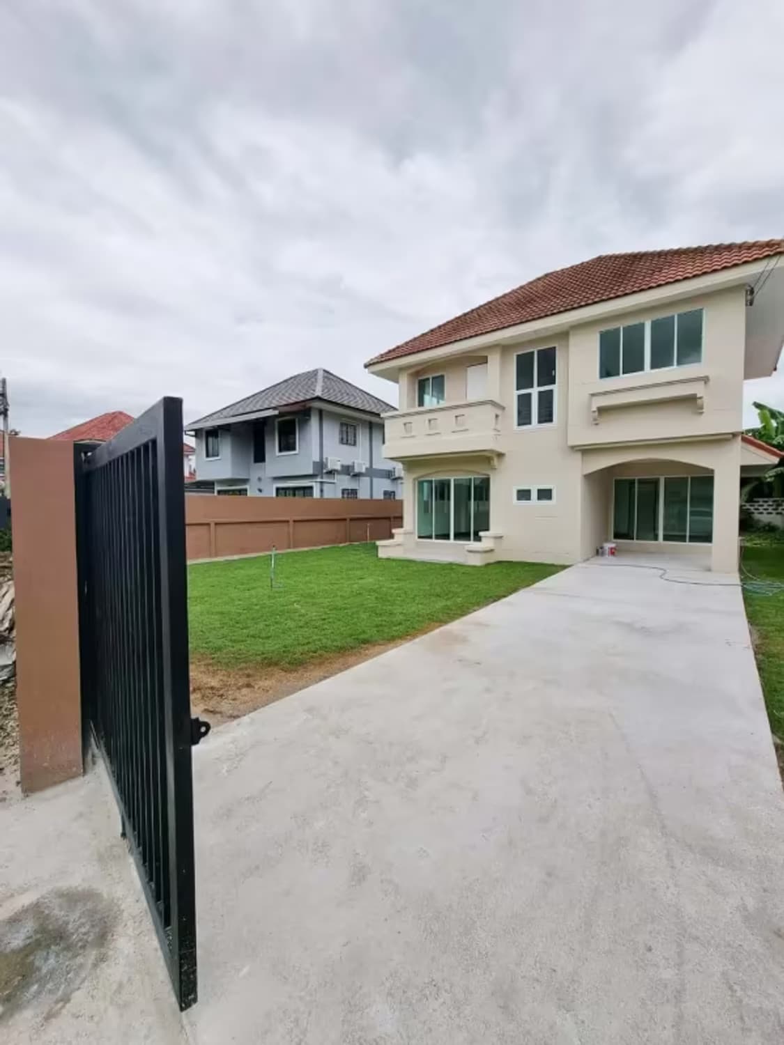 3 Bedroom House - Image 7