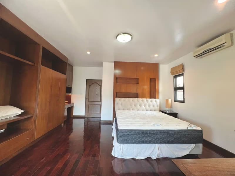 4 Bed House for Rent in Hang Dong District