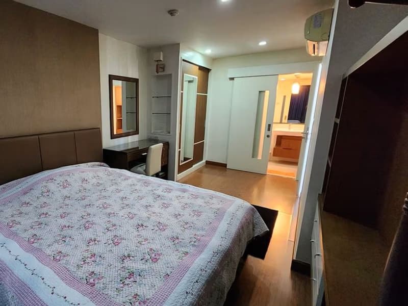 Condo for Rent at The Treasure Silom