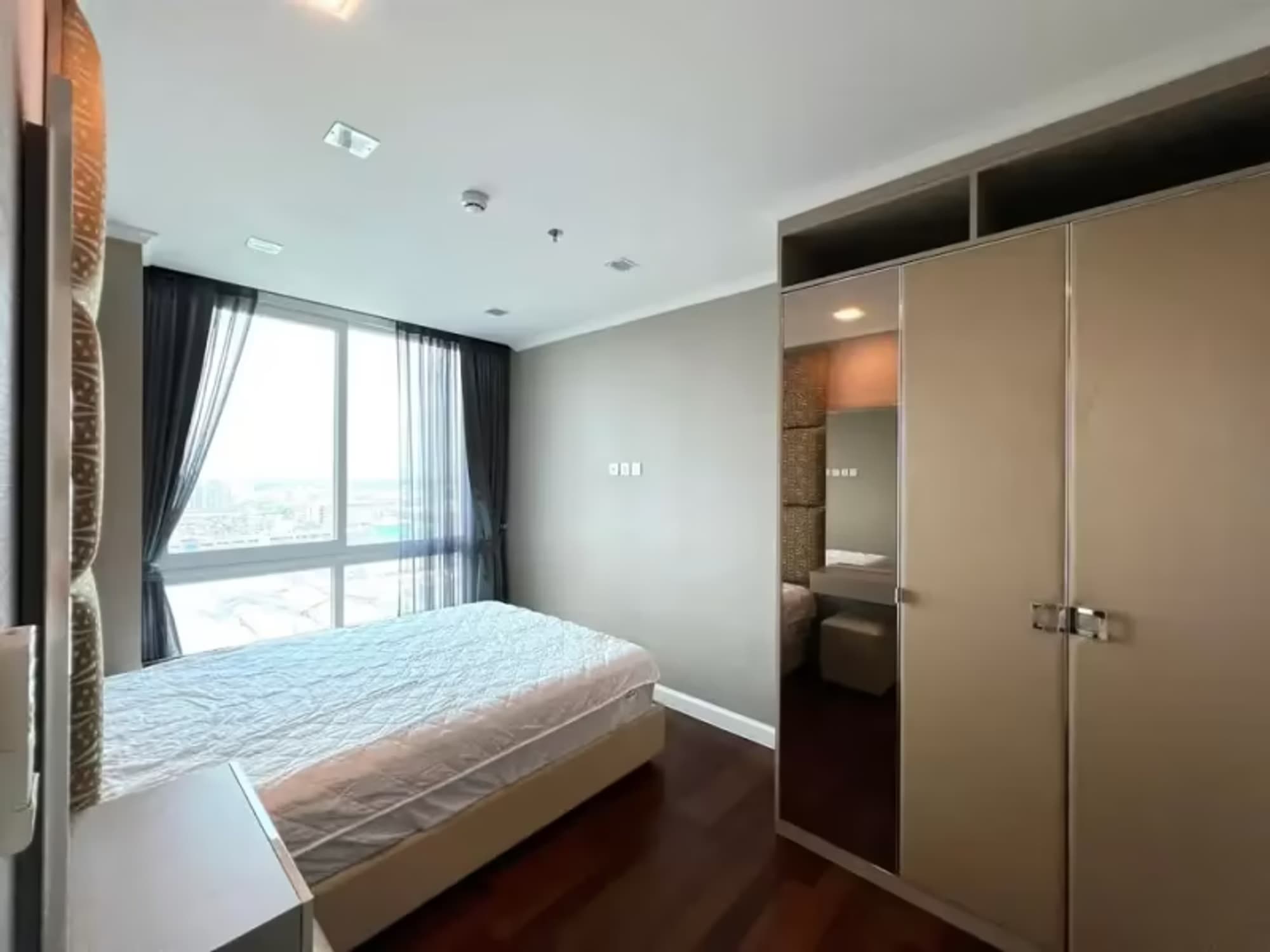 1 Bedroom Condo - Image 4