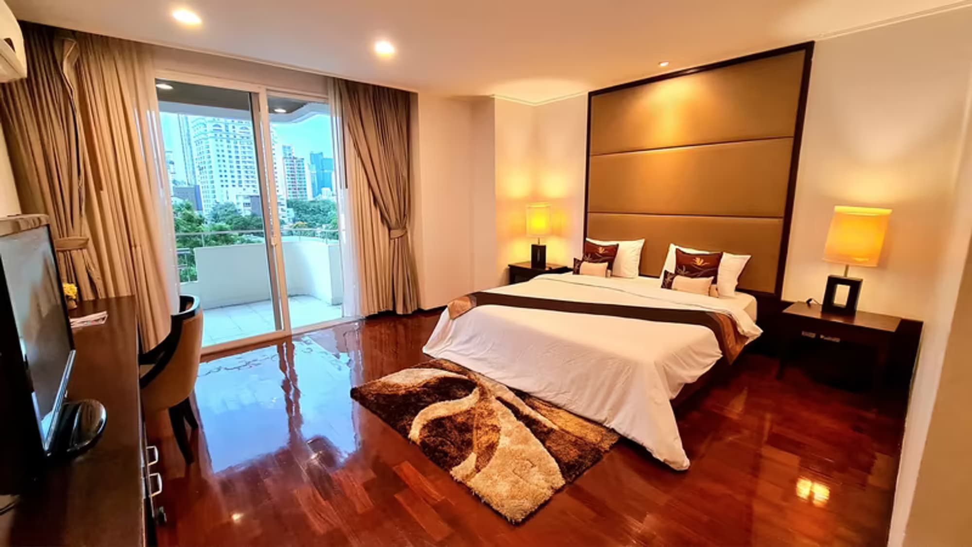 Piyathip Place Serviced Apartment - Image 2