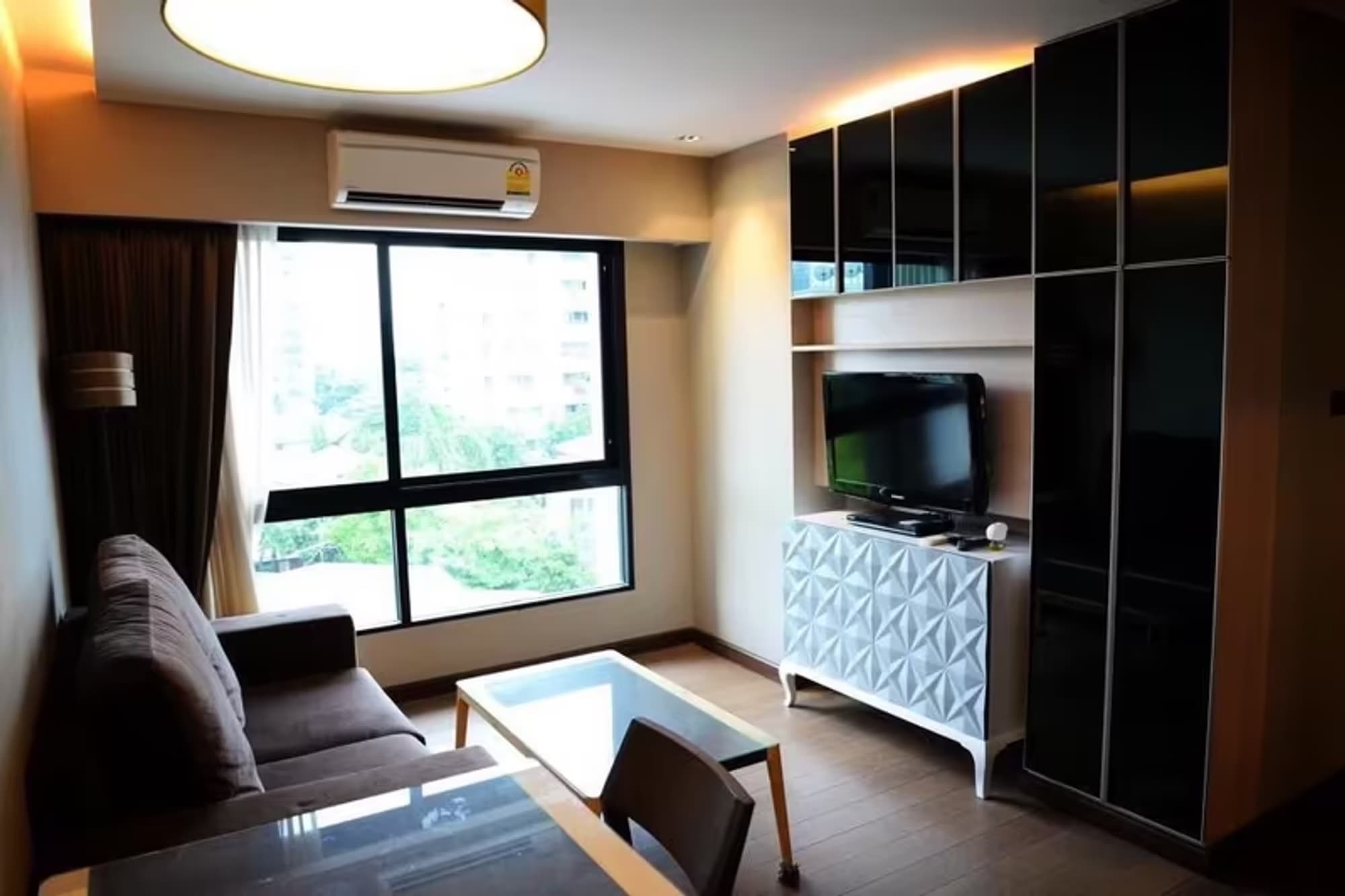1 Bedroom Condo - Image 1
