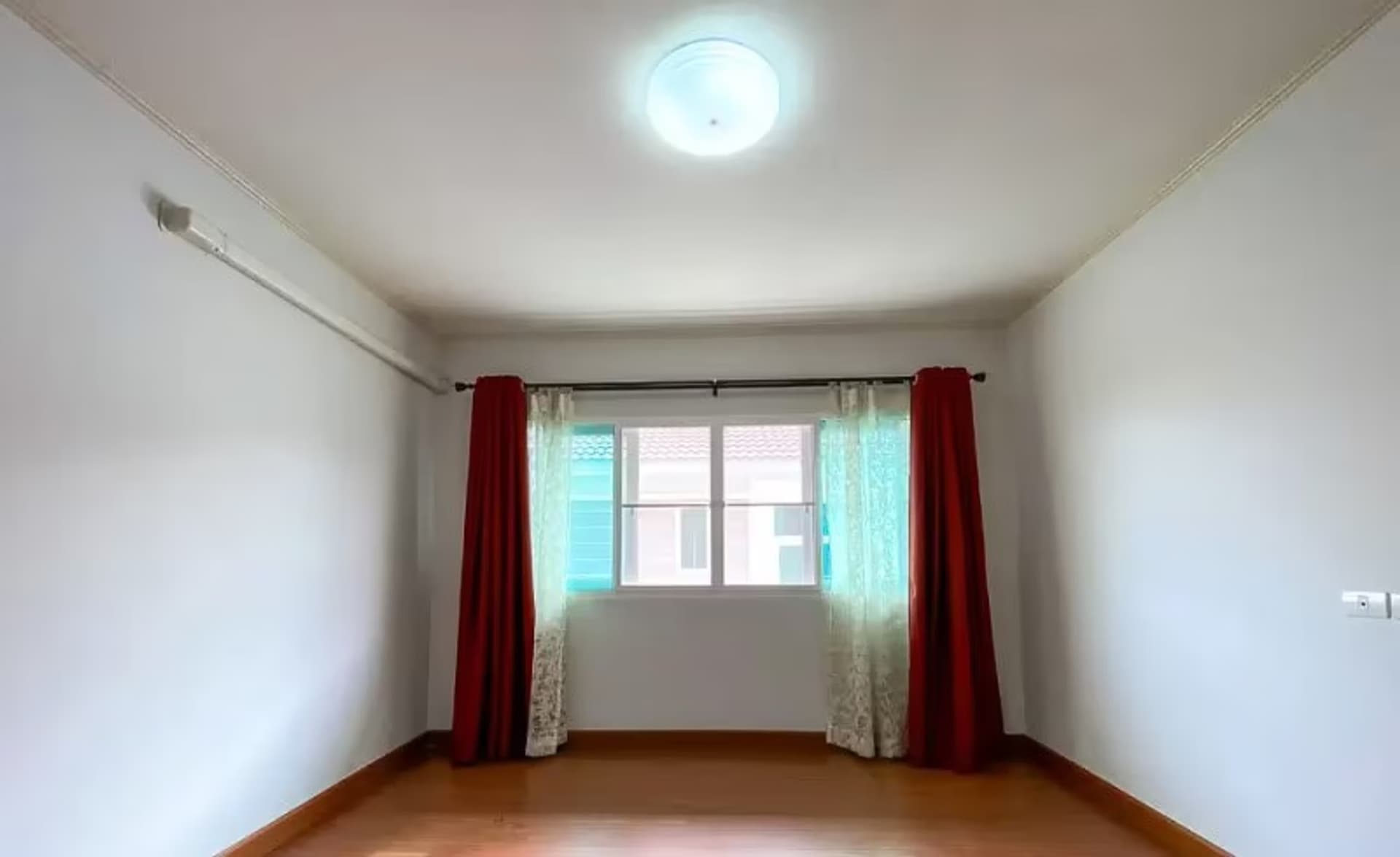4 Bedroom House - Image 5