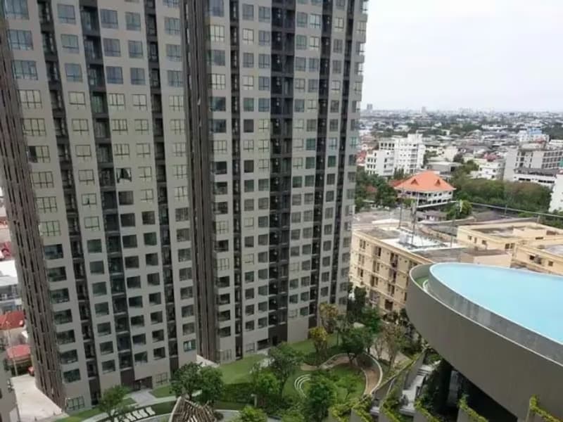 1 Bedroom Condo