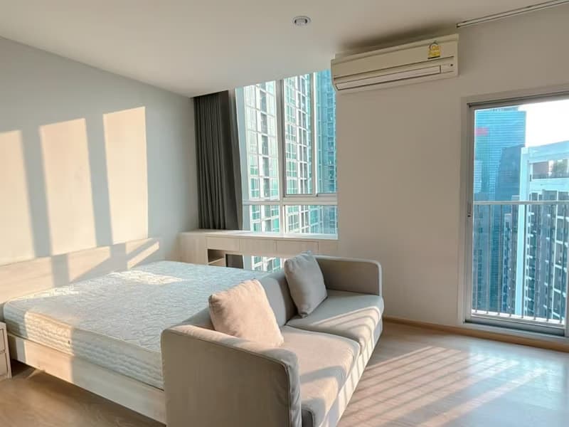 2 Bed Condo for Rent in Huai Khwang
