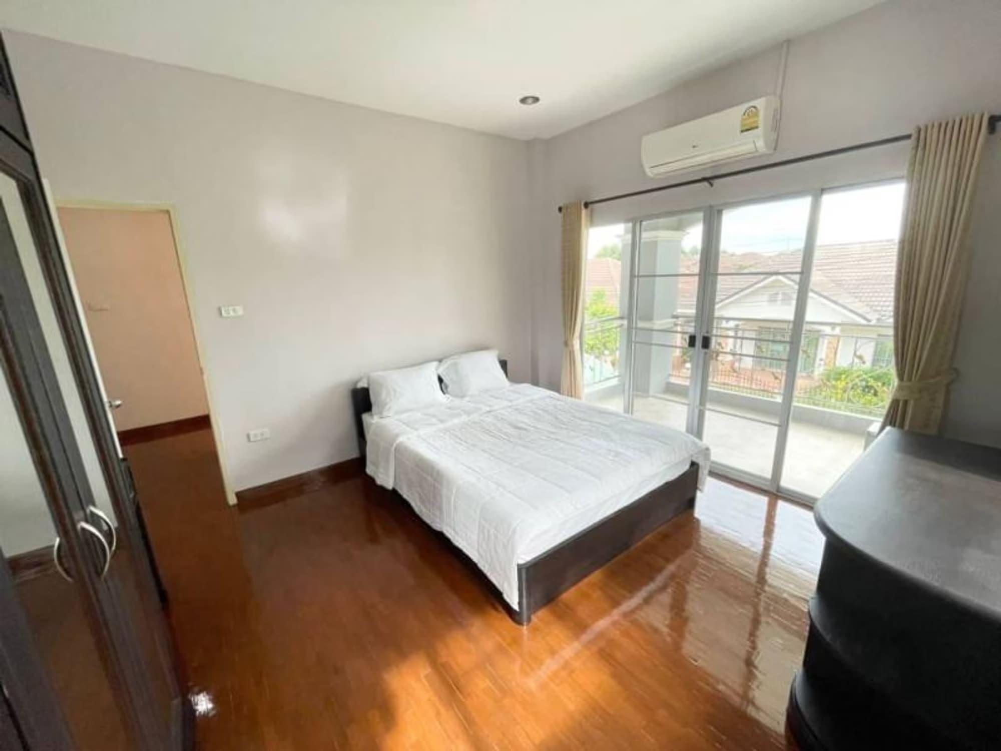 4 Bed House for Rent in San Kamphaeng District - Image 6