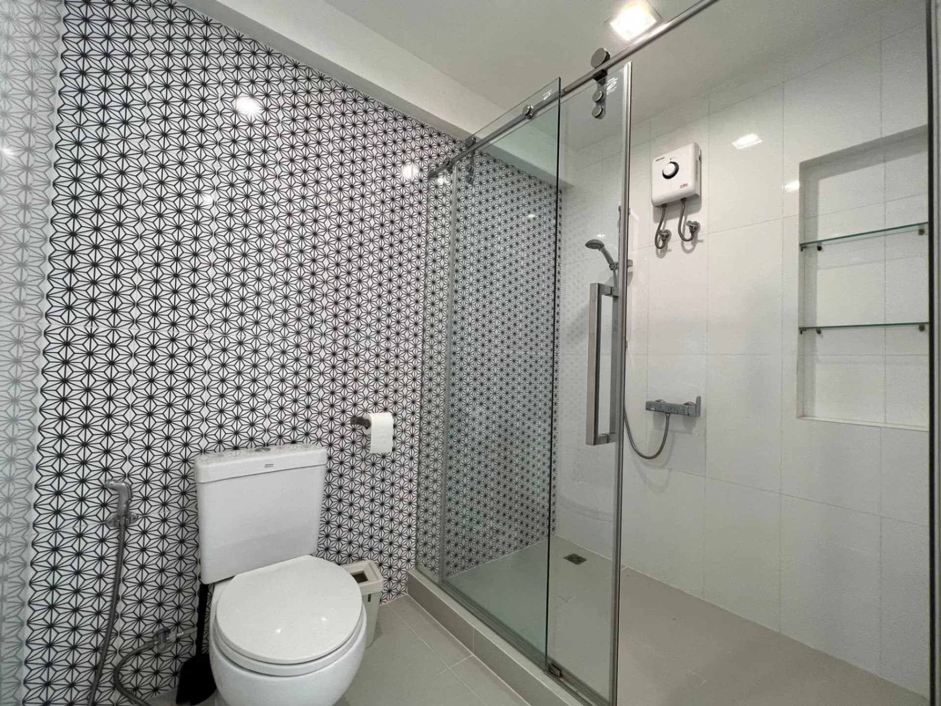 3 Bed Condo for Rent in Khlong Toei - Image 8