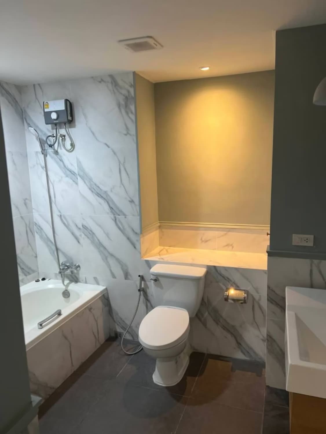 Condo for Rent, Sale at Knightsbridge Bearing - Image 6
