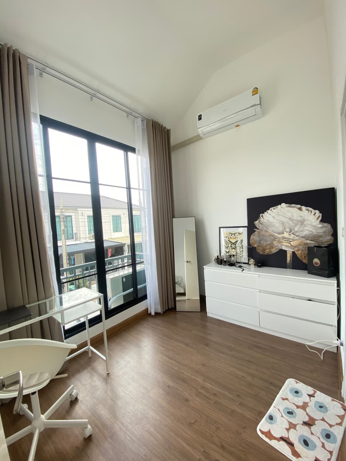 3 Bed Townhouse for Rent and Sale in Saphan Sung - Image 3