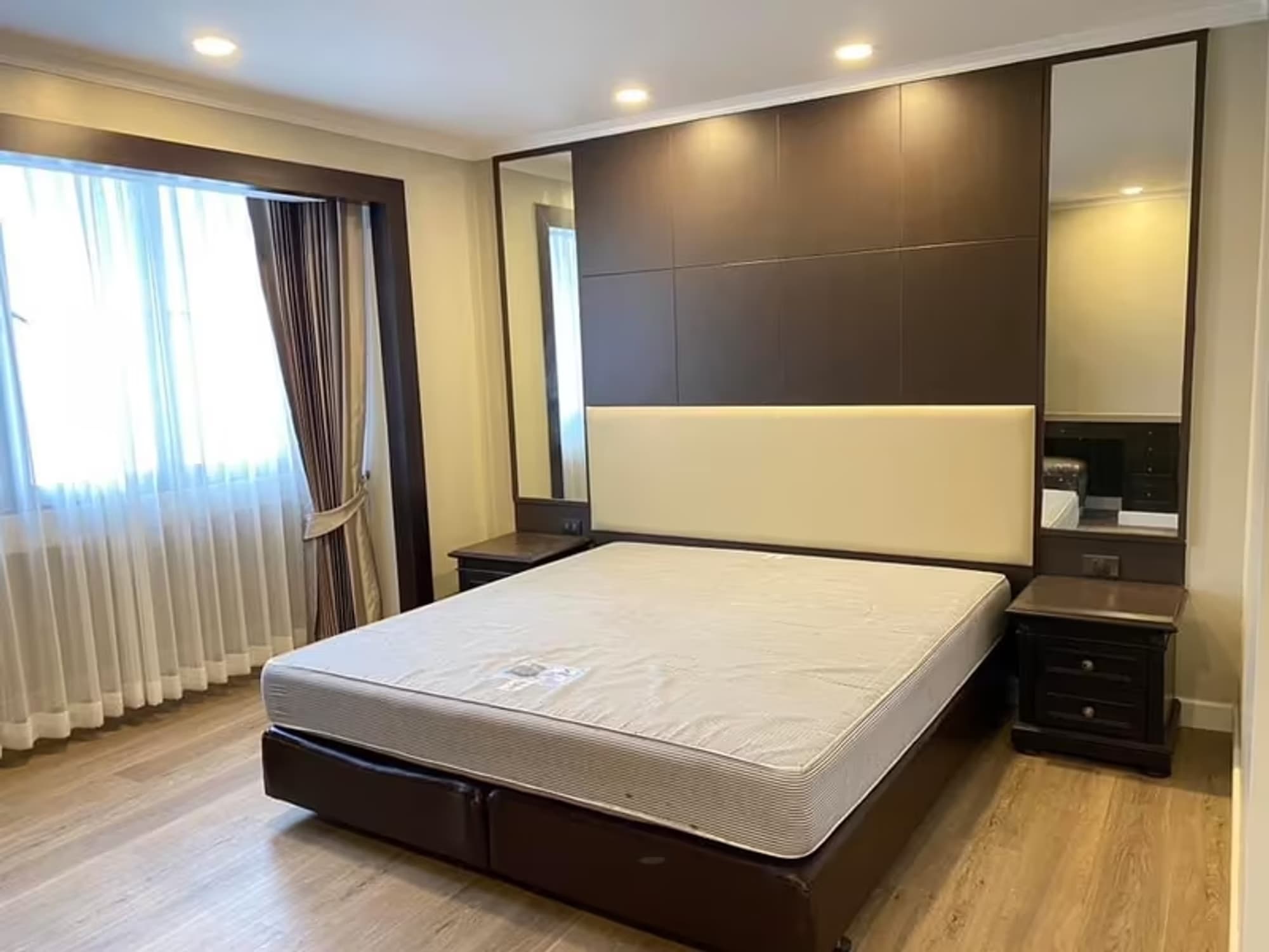 Condo for Sale at Omni Tower Sukhumvit Nana - Image 5