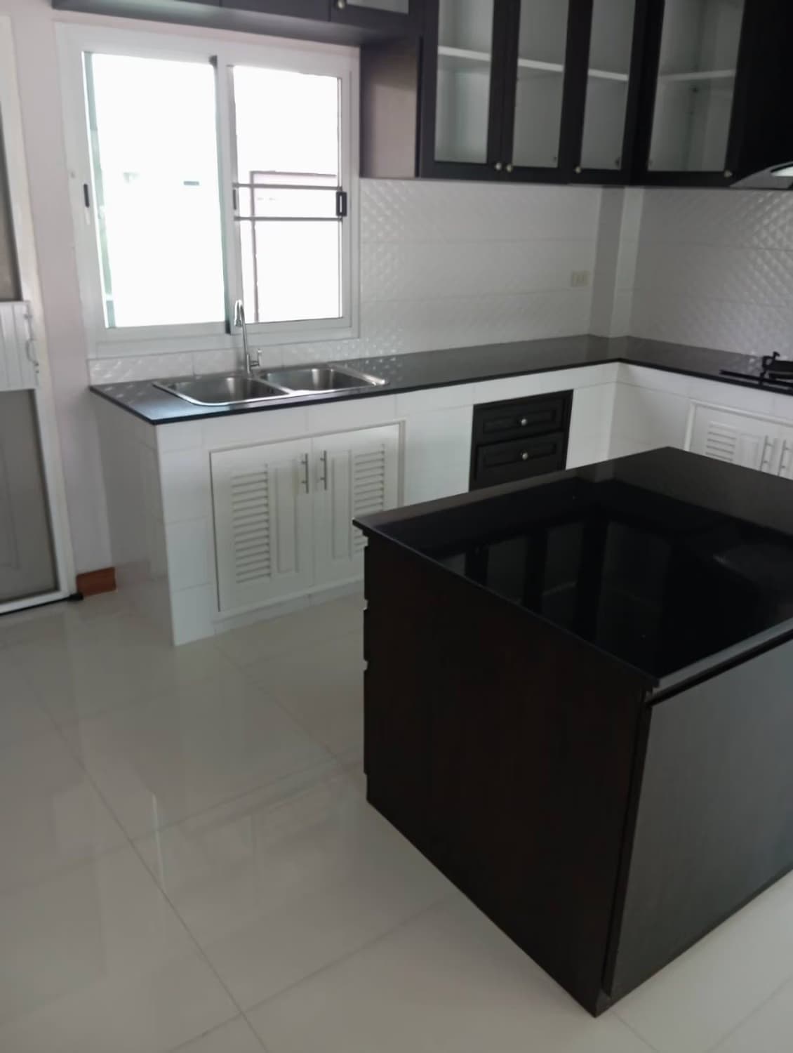 Thanaporn Park Home 5 - Image 4