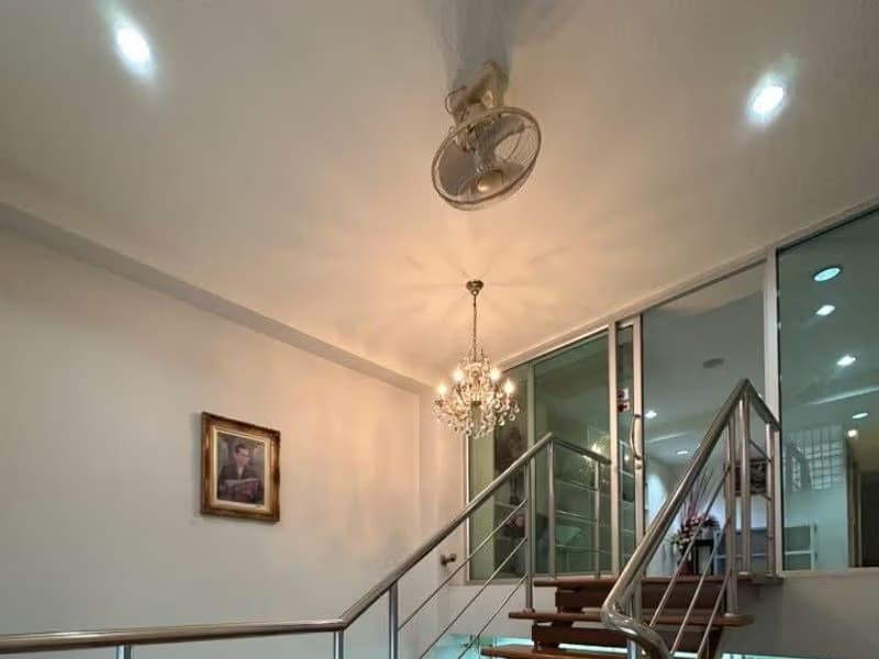 Studio Commercial for Rent in Khlong Toei