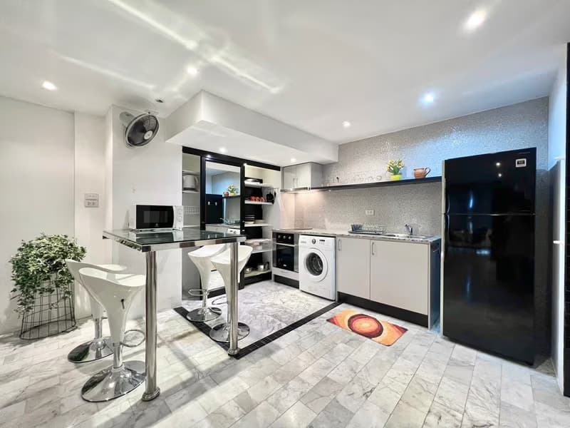 Condo for Rent, Sale at Hillside 3