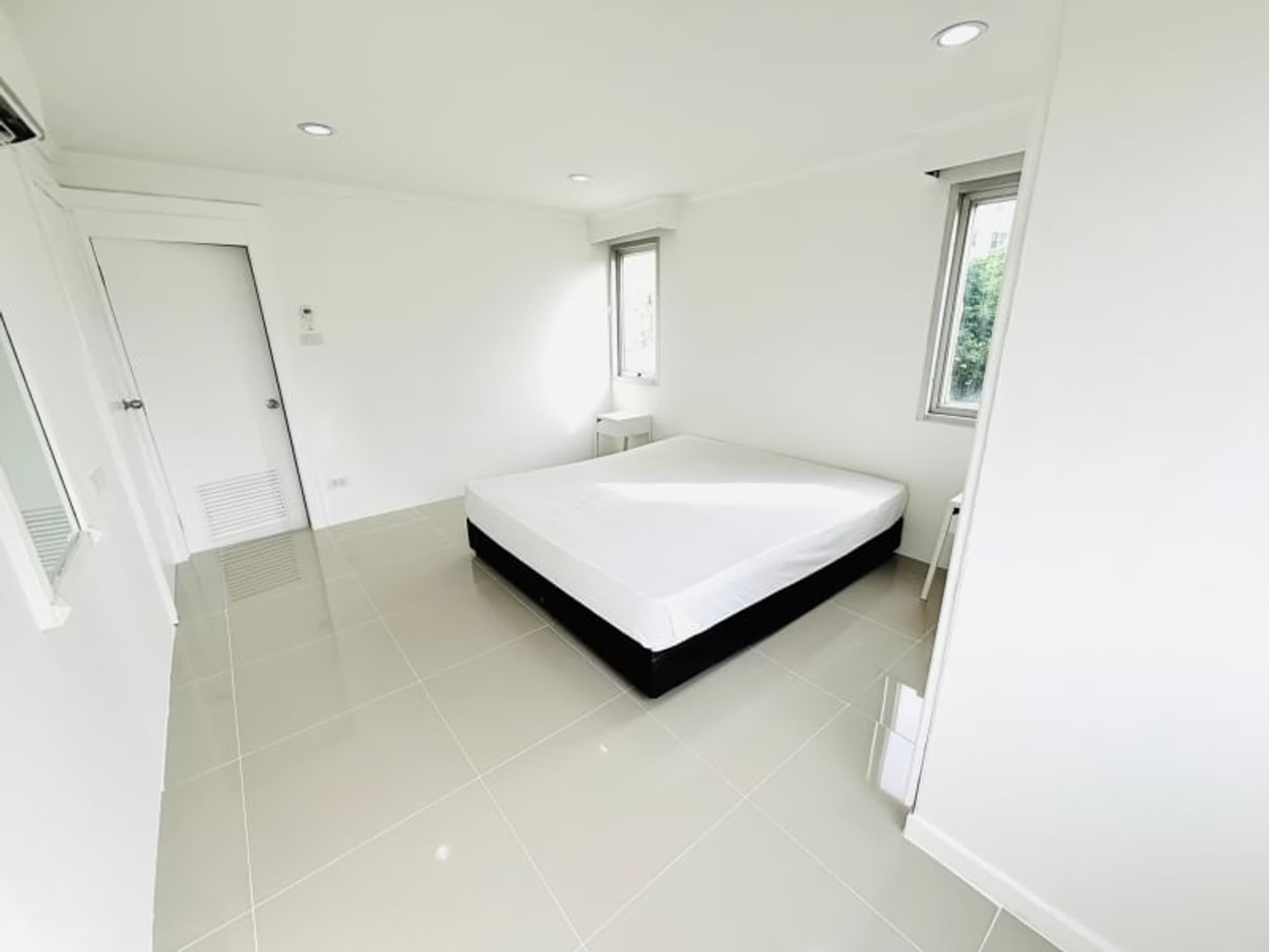 2 ห้องนอน Condo สำหรับ จำหน่าย ใกล้ Phra Khanong BTS - Image 5