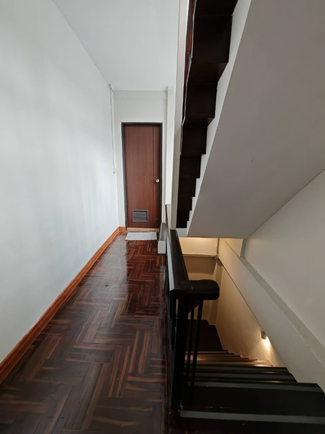 3 Bed House for Rent in Thon Buri - Image 9